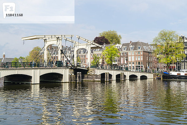 Magere Brug (die dünne Brücke)  Amsterdam  Niederlande  Europa