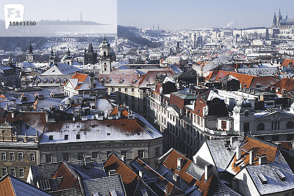 Stadt vom astronomischen Uhrenturm aus  Prag  Tschechische Republik  Europa