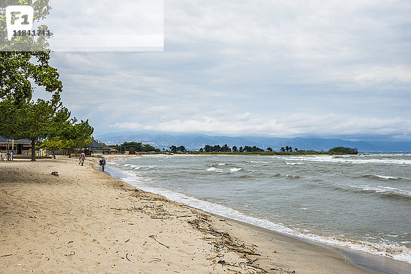 Strand am Ufer des Tanganjikasees  Bujumbura  Burundi  Afrika