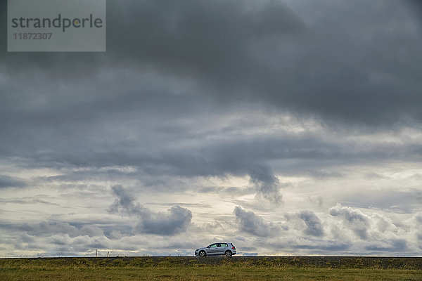 Autofahrt auf den Autobahnen Islands  Halbinsel Snaefellsness; Island'.