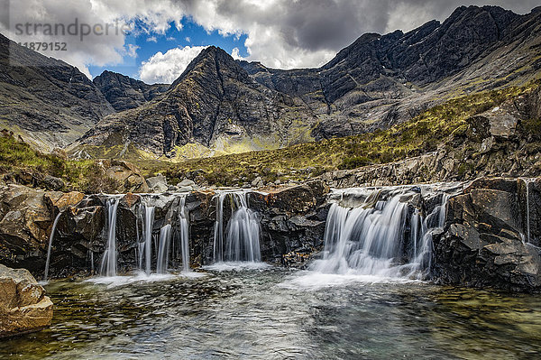 Fairy Pools Wasserfälle; Glenn Brittle  Isle of Skye  Schottland'.