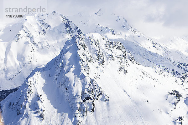 Schneebedeckte Kenai-Berge  Kachemak Bay State Park; Alaska  Vereinigte Staaten von Amerika'.