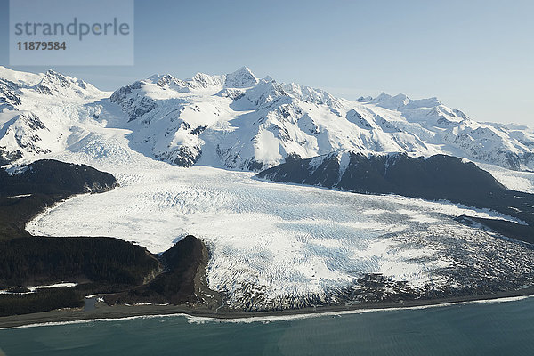 'Schneebedeckte Berge der Fairweather Range  Glacier Bay National Park  Golf von Alaska; Alaska  Vereinigte Staaten von Amerika'.
