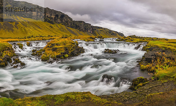Gletscherfluss entlang der Straße an der Südküste von Island; Island