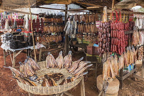 Fleisch in der Auslage für den Einzelhandel; Provinz Siem Reap  Kambodscha