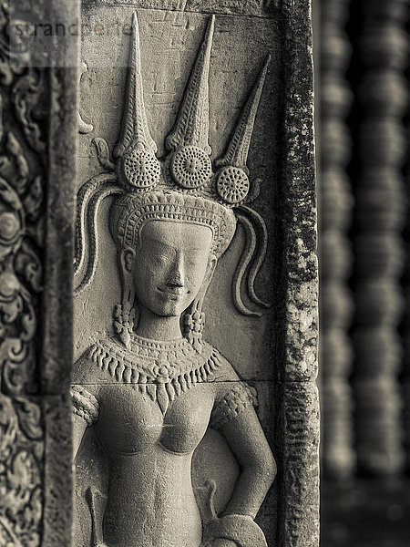 In Stein gehauene buddhistische Figur in einem buddhistischen Tempel; Angkor Wat; Krong Siem Reap  Provinz Siem Reap  Kambodscha'.
