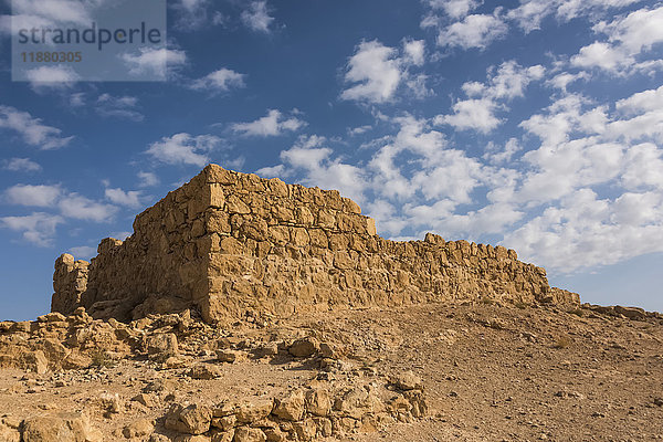 Ruinen einer Steinmauer  Masada  Judäische Wüste; Südbezirk  Israel'.
