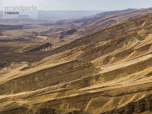 Trockene und karge Landschaft im Arava-Tal  Negev-Wüste; Har Hanegev Hatzfoni  Süddistrikt  Israel .