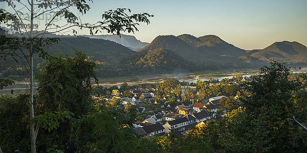 Blick vom Berg Phousi; Luang Prabang  Provinz Luang Prabang  Laos'.