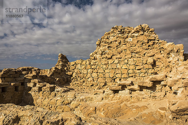 Ruinen einer Steinmauer  Masada  Judäische Wüste; Südbezirk  Israel'.