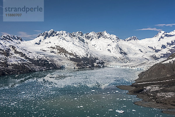 Luftaufnahme des Westarms des Columbia Glacier (links) mit dem Hauptarm des Columbia Glacier (rechts)  der in die Columbia Bay mündet  Prince William Sound  Süd-Zentral-Alaska; Alaska  Vereinigte Staaten von Amerika'.
