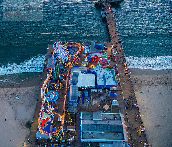 Fahrgeschäfte im Vergnügungspark  Draufsicht  Santa Monica  Kalifornien  USA