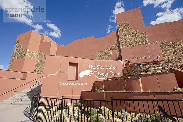 West Grand Canyon Skywalk and Museum building on the lands of the local Native American people; Arizona  Vereinigte Staaten von Amerika .