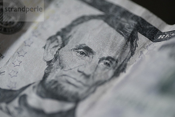 Nahaufnahme von Abraham Lincoln auf US-Fünf-Dollar-Schein