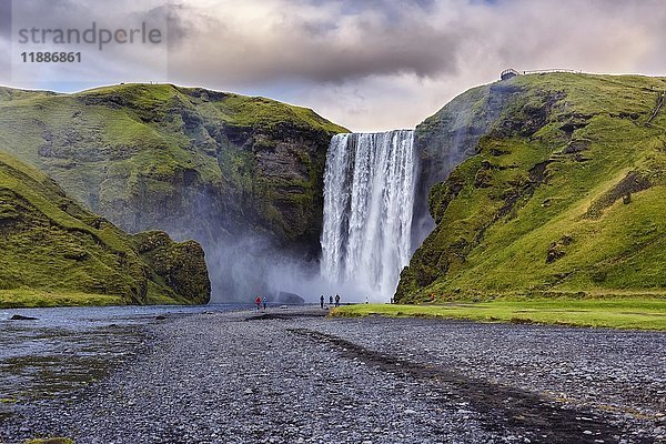 Wasserfall Skógafoss  Skogar  Suðurland  Island  Europa