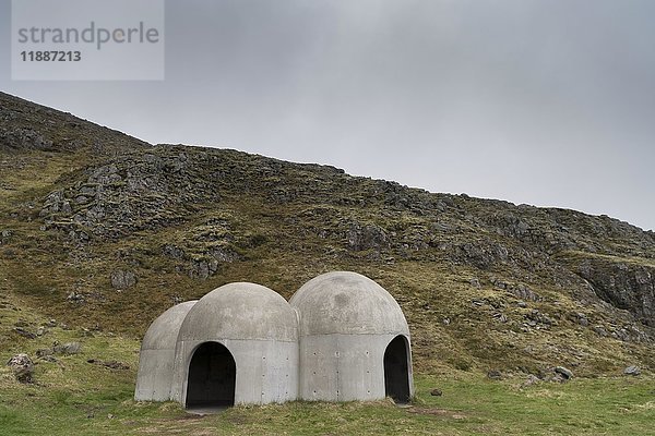 Betonkuppel  Klangskulptur Tvísöngur von Lukas Kühne  Seyðisfjörður  Ostfjorde  Ostinsel  Insel