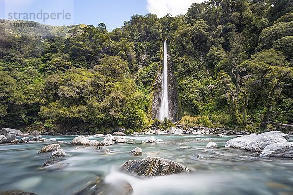 Thunder Creek Wasserfall  Makarora Fluss  Wanaka  Westküste  Südinsel  Neuseeland  Ozeanien