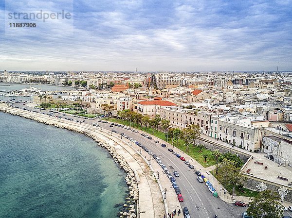 Panoramablick auf die Altstadt  Bari  Apulien  Italien  Europa