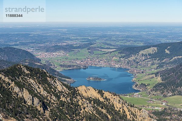 Blick auf See und Ort von der Brecherspitz  Schliersee  Oberbayern  Bayern  Deutschland  Europa