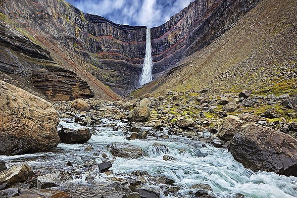 Wasserfall Hengifoss  Valpjofsstaðir  Insel