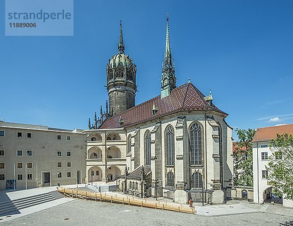 Schlosskirche und Schloss  restauriert 2017  Ort der Reformation  Lutherstätte  UNESCO-Weltkulturerbe  Lutherstadt Wittenberg  Sachsen-Anhalt  Deutschland  Europa