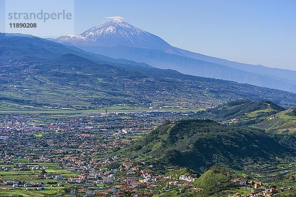 San Cristobal de La Laguna mit dem Vulkan Teide  Teneriffa  Kanarische Inseln  Spanien  Europa