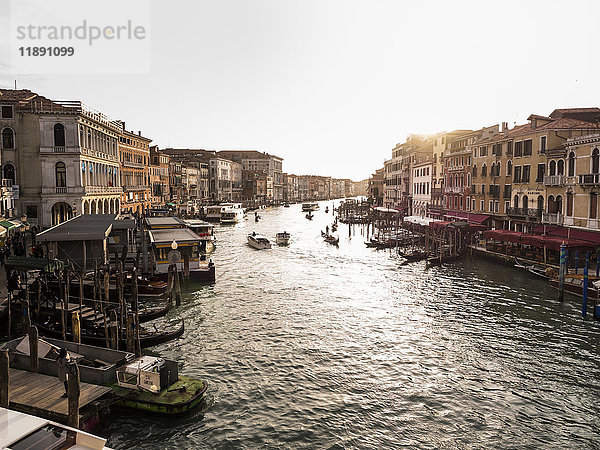 Italien  Venedig  Canale Grande bei Abenddämmerung von der Rialtobrücke aus gesehen