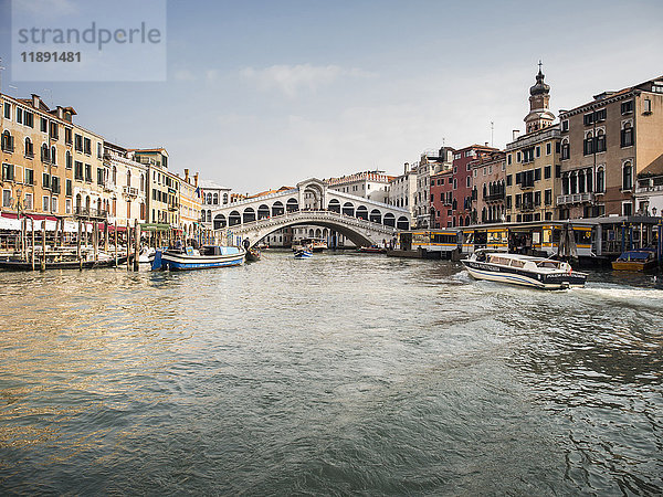 Italien  Venedig  Blick auf Canal Grande und Rialtobrücke