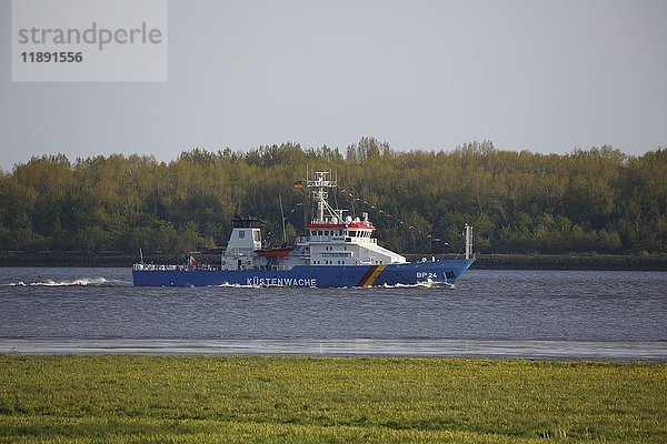 Küstenwache  Bundespolizei-Streifenboot auf der Elbe  Schiffstyp Bad-Bramstedt-Klasse  Wedel  Schleswig-Holstein  Deutschland  Europa