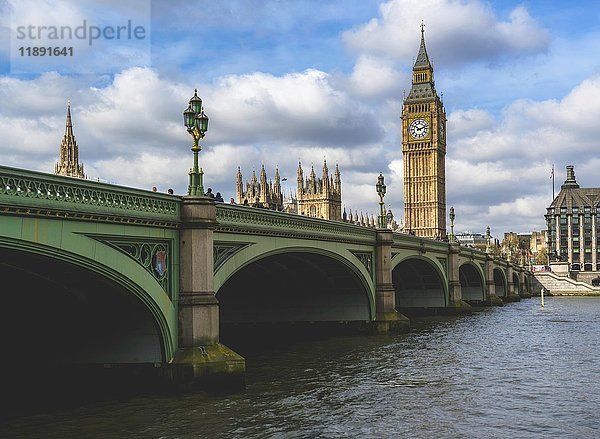 Big Ben  Westminster Bridge  Houses of Parliament  Themse  London  England  UK