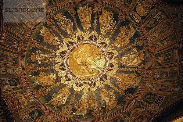 Deckenmosaik  Kuppel  Baptisterium der Kathedrale  Battistero Neoniano  Ravenna  Emilia-Romagna  Italien  Europa