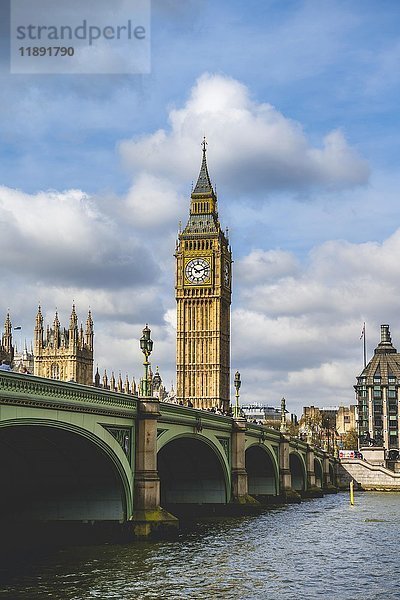 Big Ben  Westminster Bridge  Houses of Parliament  Themse  London  England  UK
