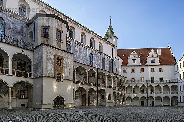 Innenhof  Renaissanceschloss  Schloss Neuburg  Oberbayern  Bayern  Deutschland  Europa