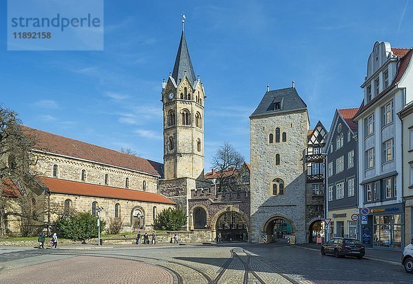 Nikolaikirche mit Nikolaitor  ältestes Stadttor in Thüringen  Eisenach  Thüringen  Deutschland  Europa