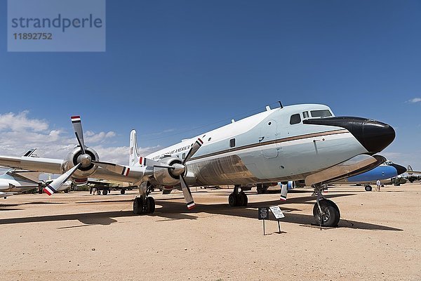 Douglas VC-118A Liftmaster  Presidential Air Force One  eingesetzt von den US-Präsidenten Kennedy und Johnson  Pima Air and Space Museum  PASM  Tucson  Arizona  USA  Nordamerika