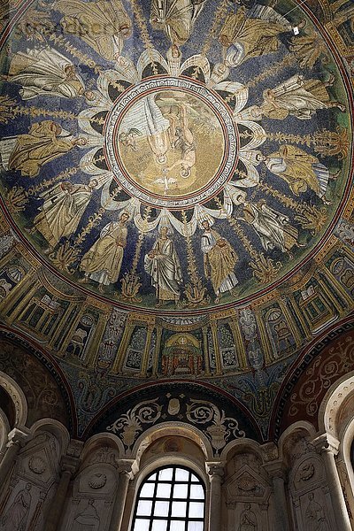 Deckenmosaik  Kuppel  Baptisterium der Kathedrale  Battistero Neoniano  Ravenna  Emilia-Romagna  Italien  Europa