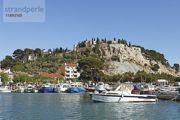 Hafen  am Hinterschloss Chateau de Cassis  Cassis  Bouches-du-Rhone  Provence-Alpes-Côte d'Azur  Frankreich  Europa