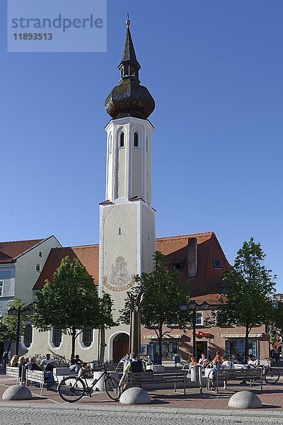 Frauenkirche  ehemalige Kirche  heute für Kunstausstellungen genutzt  Erding  Oberbayern  Bayern  Deutschland  Europa
