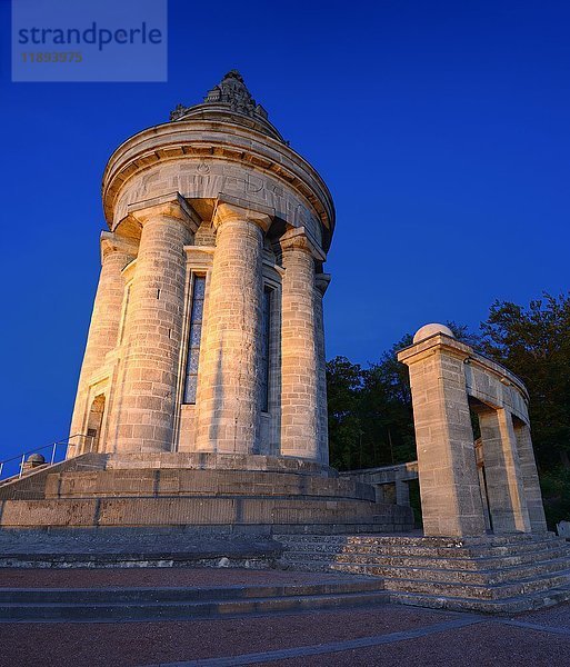 Das Denkmal der Burschenschaft  Nachtaufnahme  Eisenach  Thüringen  Deutschland  Europa