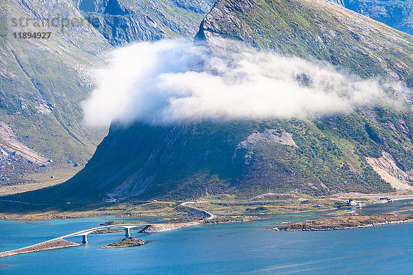 Europa  Norwegen  Lofoten  Yttersand  Wolken über dem Strand