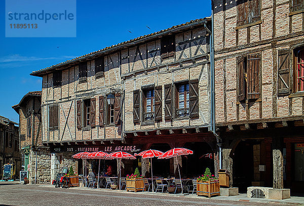Europa  Frankreich  Okzitanien  Tarn  Dorf Castelnau-de-Montmiral  Bastide mit der Bezeichnung Les Plus Beaux Villages de France  Die schönsten Dörfer Frankreichs