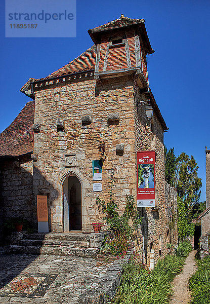 Europa  Frankreich  Okzitanien  Lot  St-Cirq-Lapopie Dorf am Fluss Lot  Dieses mittelalterliche Dorf  gewählt Lieblingsdorf der Franzosen im Jahr 2012  heiratet die Felswand 100 Meter über dem Fluss.