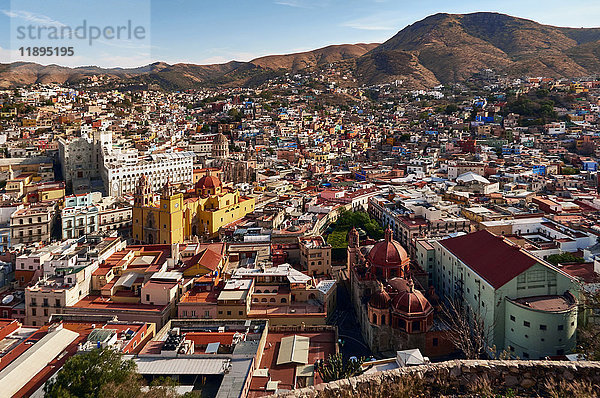 Amerika  Mexiko  Guanajuato  Guanajuato Stadt  Überblick über die Stadt vom Pipila Denkmal und Platz