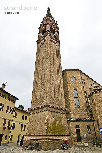 Glockenturm  Castelvetro  Emilia Romagna  Italien