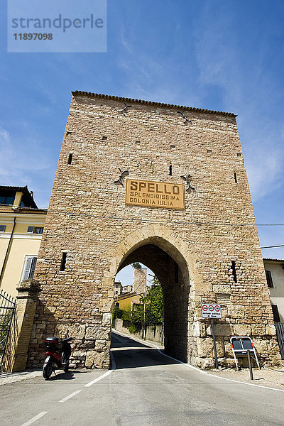 Tür des Consolare  Spello  Provinz Perugia  Umbrien  Italien