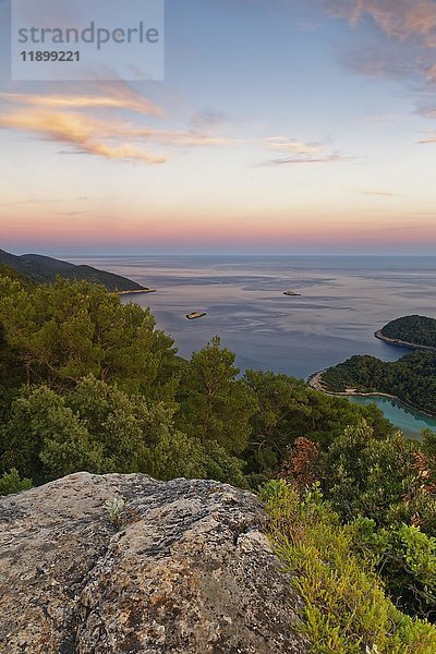 Sonnenuntergang vom Aussichtspunkt Montokuc im Nationalpark Mljet  Insel Mljet  Dubrovnik-Neretva  Dalmatien  Kroatien  Europa