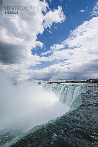 Überblick über die Horseshoe Falls  Kanadische Fälle  Niagara Falls  Ontario  Kanada  Nordamerika