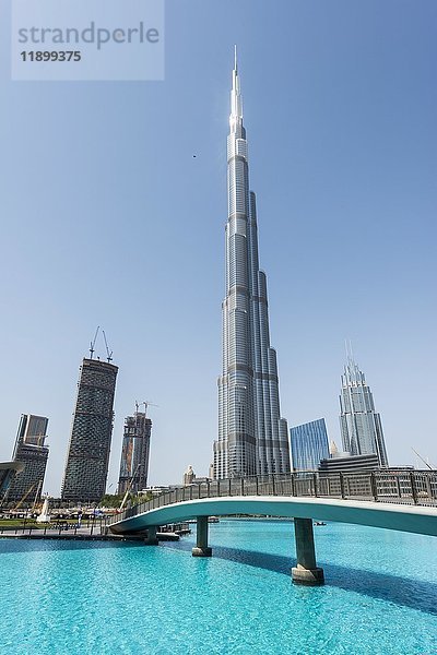 Burj Khalifa See und Brücke  Dubai  Emirat Dubai  Vereinigte Arabische Emirate  Asien