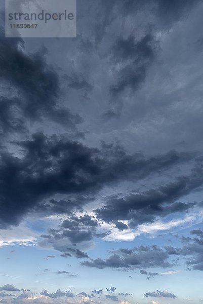 Aufziehende Gewitterwolken  Bayern  Deutschland  Europa