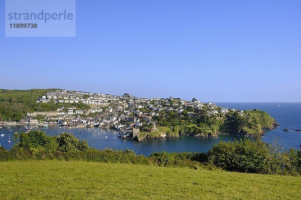 Polruan  Blick von Fowey  Cornwall  England  Vereinigtes Königreich  Europa